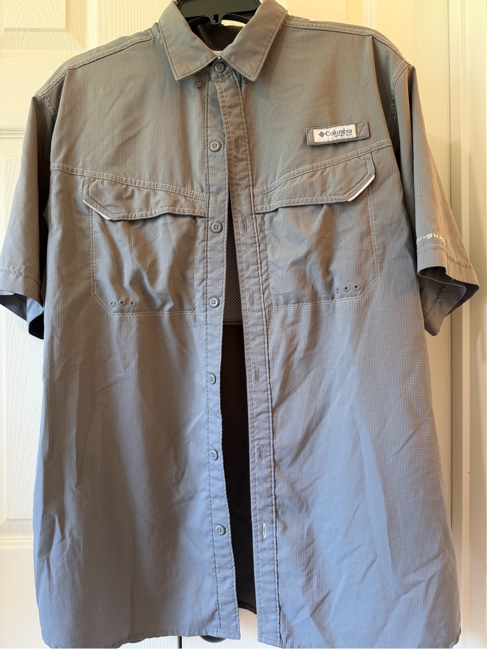 Columbia Men's Short-Sleeve Grey Fishing Shirt Size M